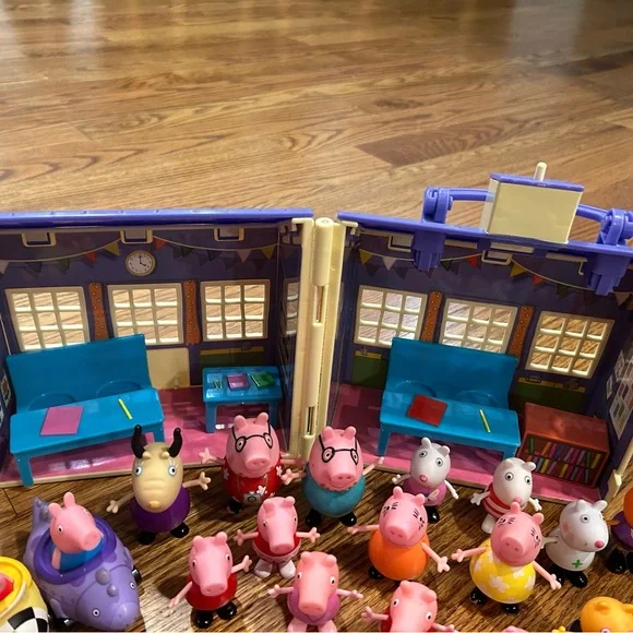 Peppa schoolhouse and figures - Picture 6 of 12